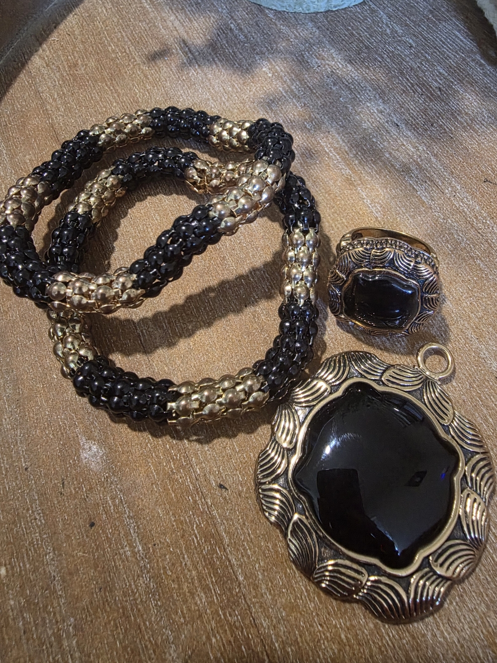 Elegant Black and Gold Beaded Bracelet with Matching Pendant and Ring BARSE